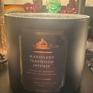 Meet your Posher, NiqE